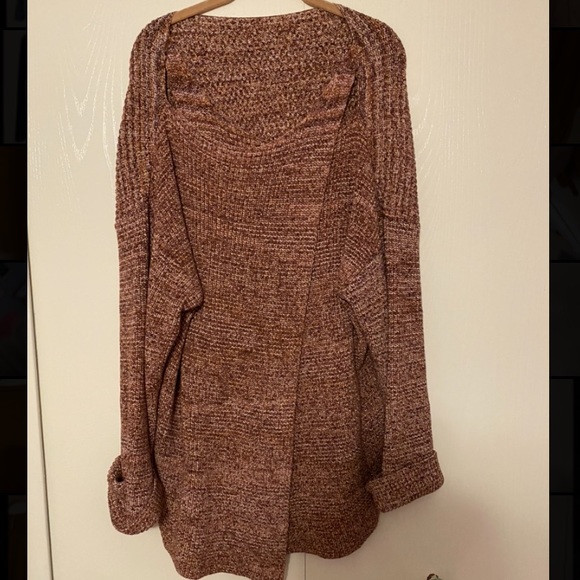 Oversized Open Back Sweater - Picture 2 of 2